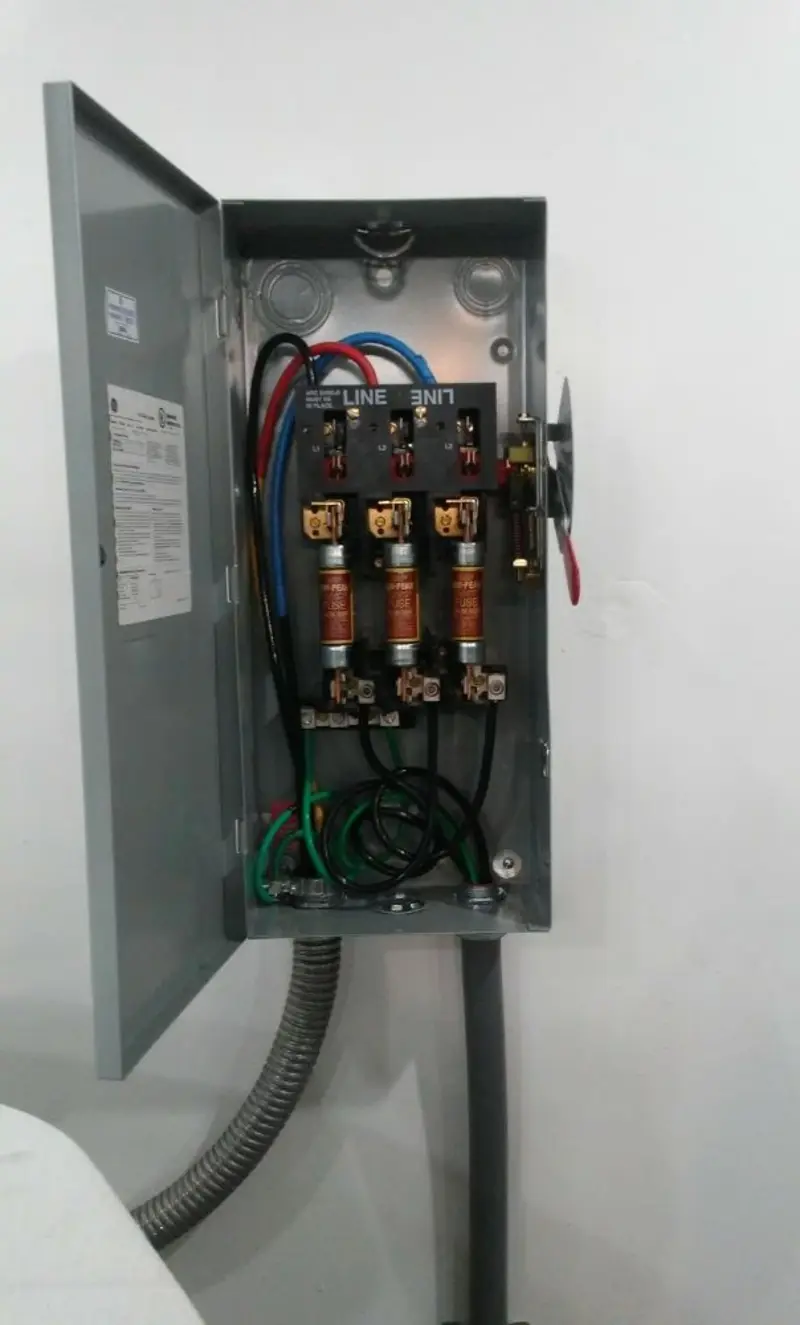 Three-phase disconnect switch installed for Smoke Detector Installation in Jacksonville